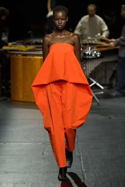 Look 3